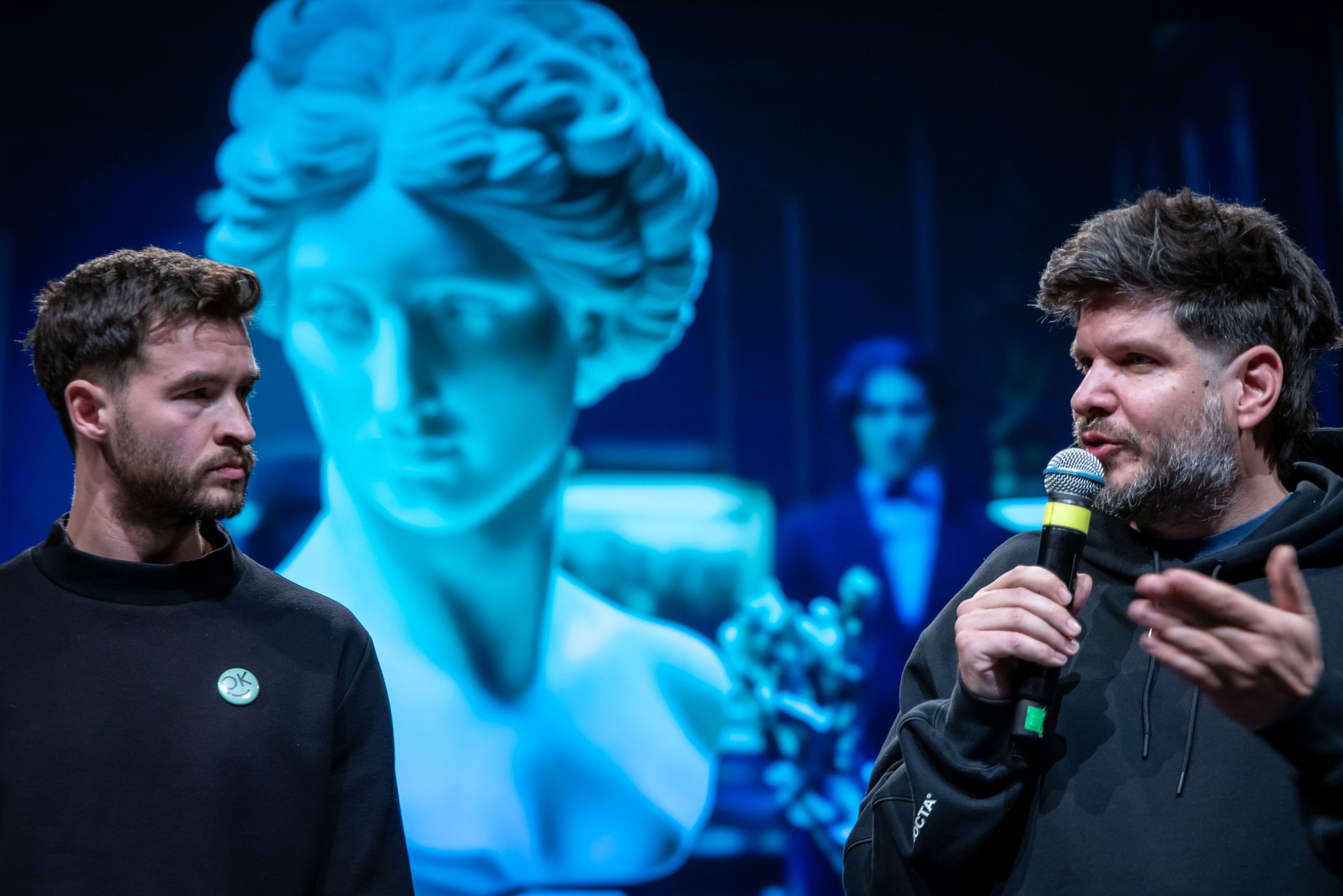 Hymna 2, Susedky z&nbsp;Kittsee alebo Donatellova busta. Portál Kultúra+ ukazuje Šimkovičovej kauzy ako filmové trailery