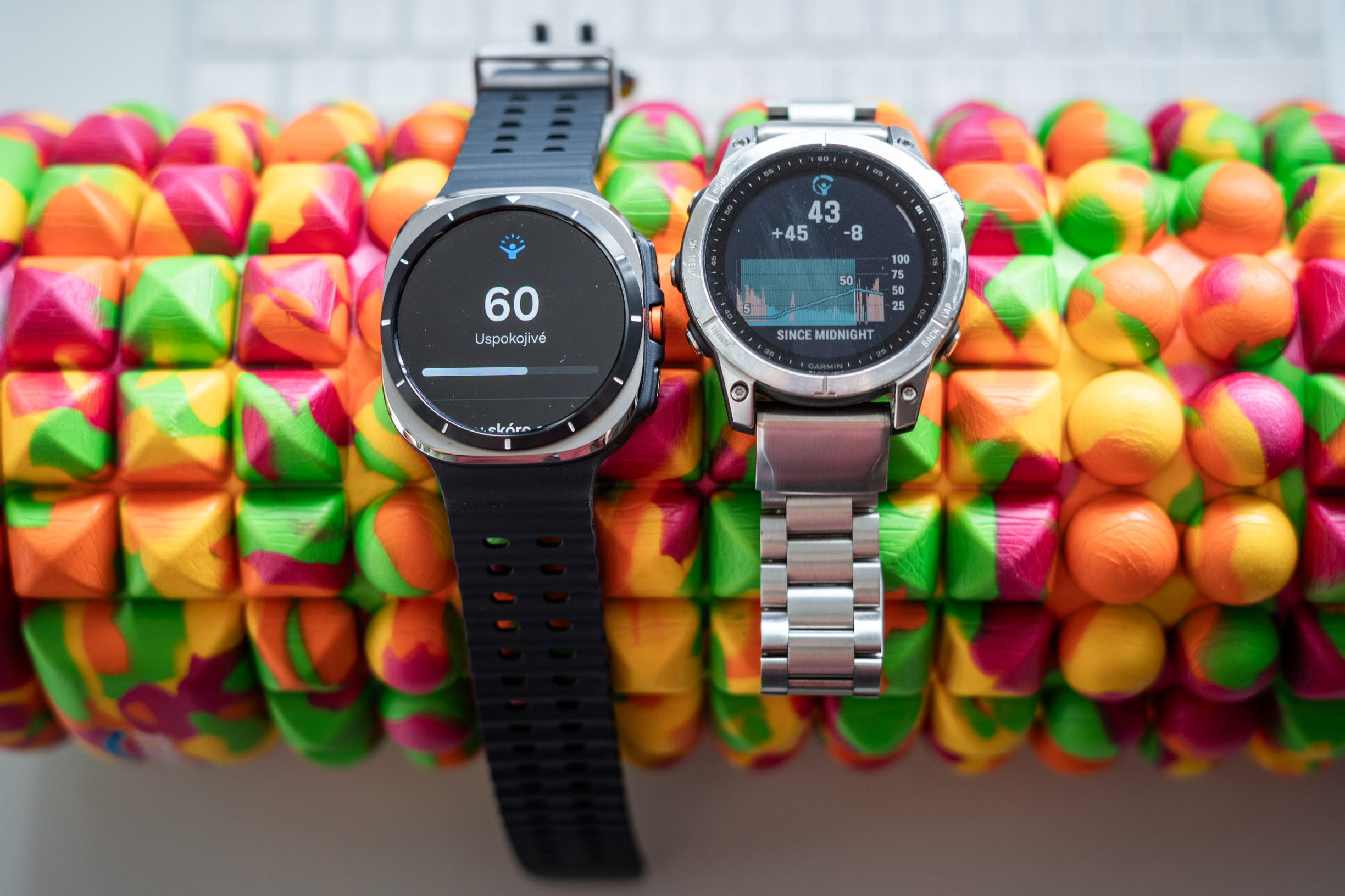 Swan chce za milióny od Kmeca prepájať smart hodinky so štátnym systémom. Nedá sa to stihnúť, hovoria konkurenti