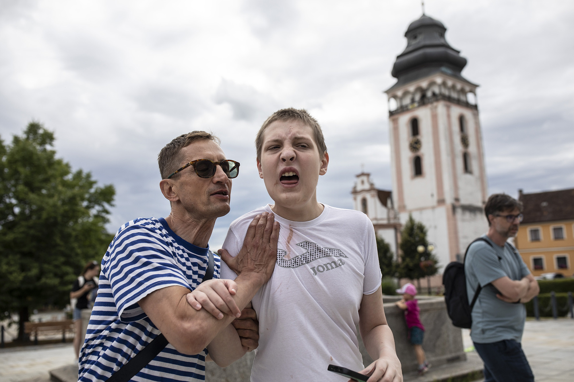 Minul 17 miliónov korún, aby syn nemusel žiť na psychiatrii. Príbehy rodičov detí zo Stanice C