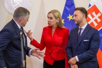 Premiér Robert Fico, podpredsedníčka vlády Denisa Saková a minister vnútra Matúš Šutaj Eštok po rokovaní vlády. Foto - TASR