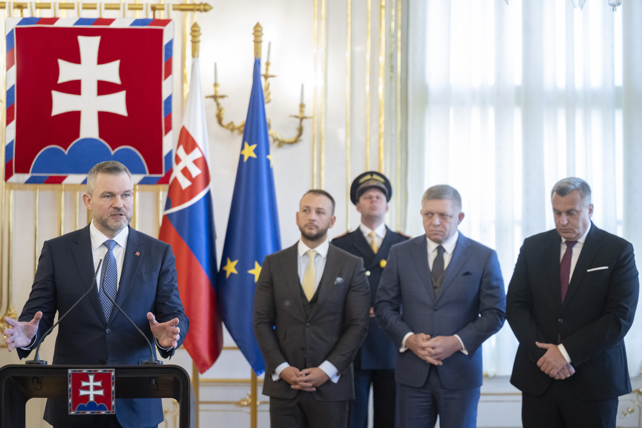 Fico a&nbsp;Danko útočia na prezidenta pre jeho veto. Vyhrážajú sa, že ho už nepodporia v&nbsp;kandidatúre