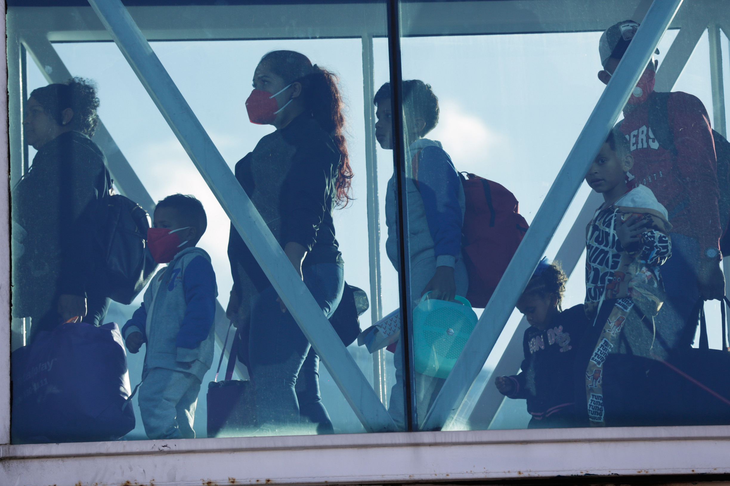 Chcete navštíviť USA? Američania možno budú kontrolovať vaše sociálne siete a&nbsp;pýtať čísla vašej rodiny