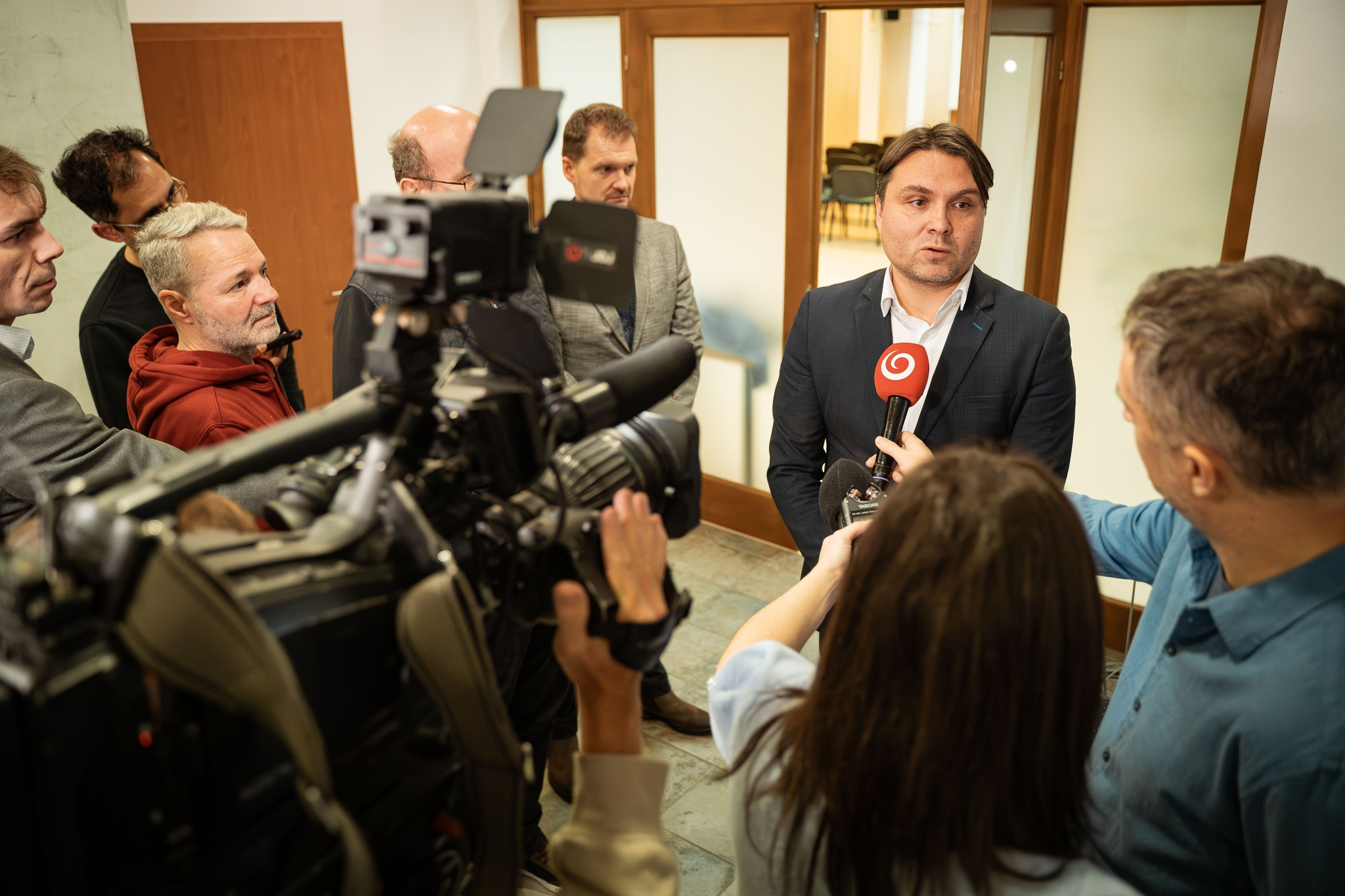 Maďarská aliancia zvažuje, že sa pridá k&nbsp;protestom, Orbán o&nbsp;Benešových dekrétoch mlčí