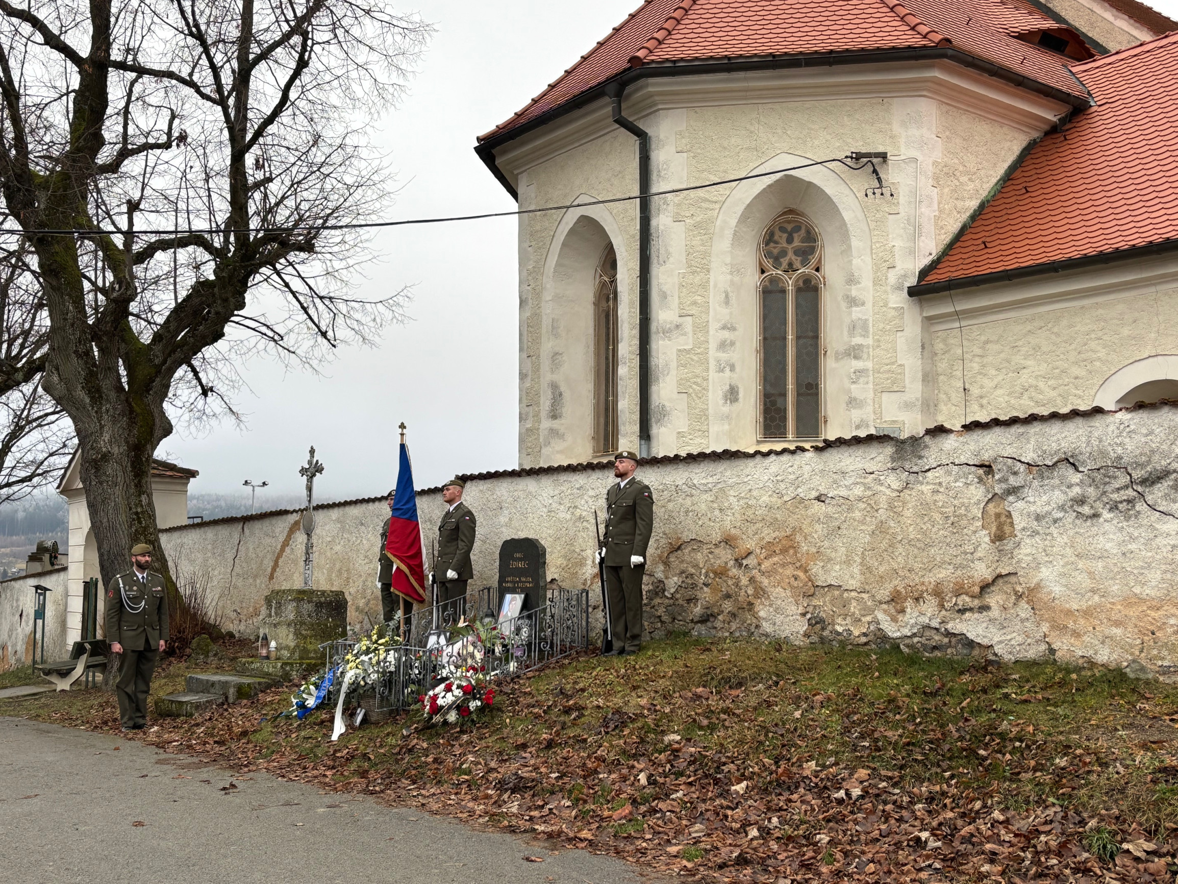 Utajená rozlúčka s dobrovoľníkom, ktorý padol na Ukrajine