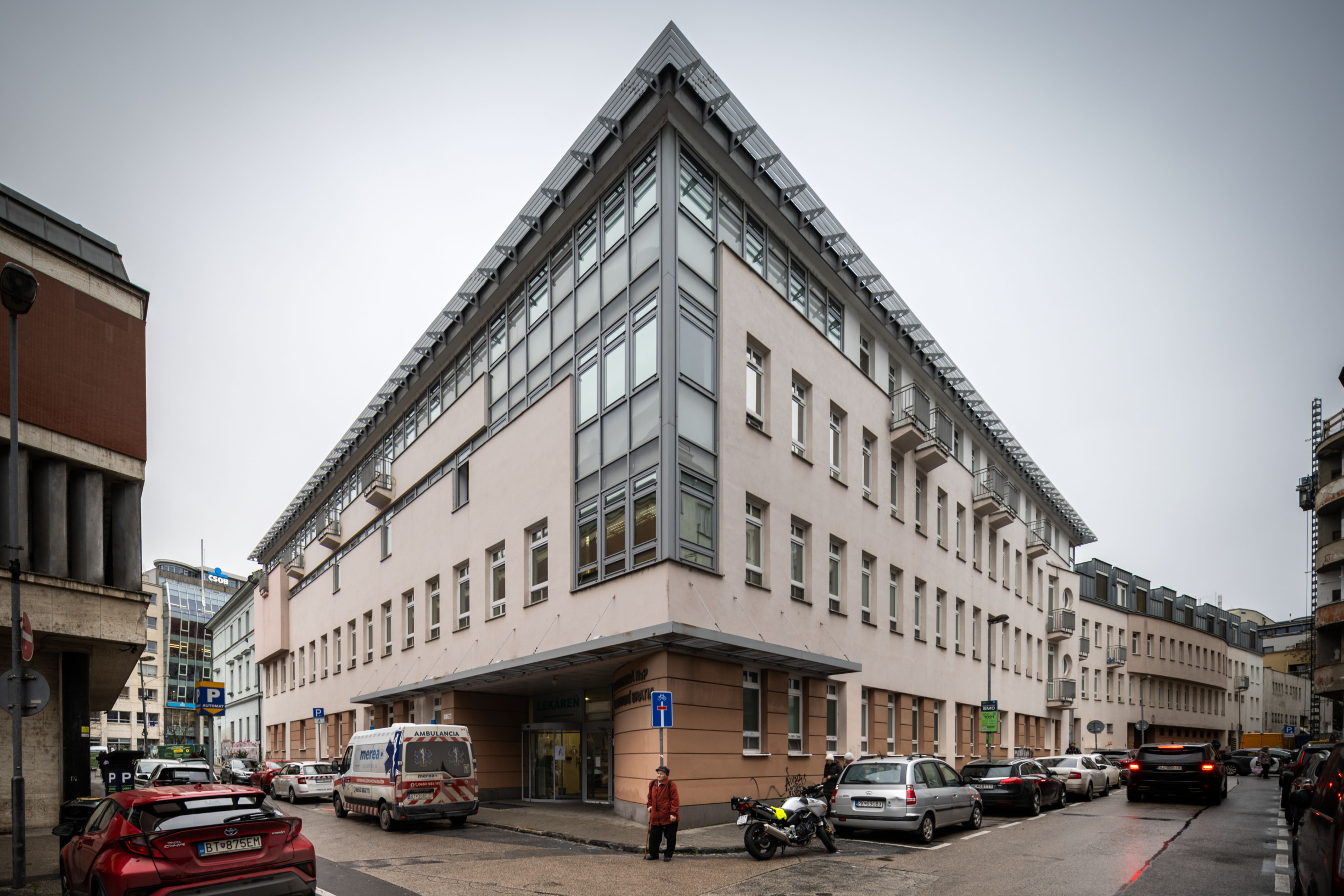 Bratislavskú nemocnicu Milosrdných bratov preberie Agel, ruší hromadné prepúšťanie