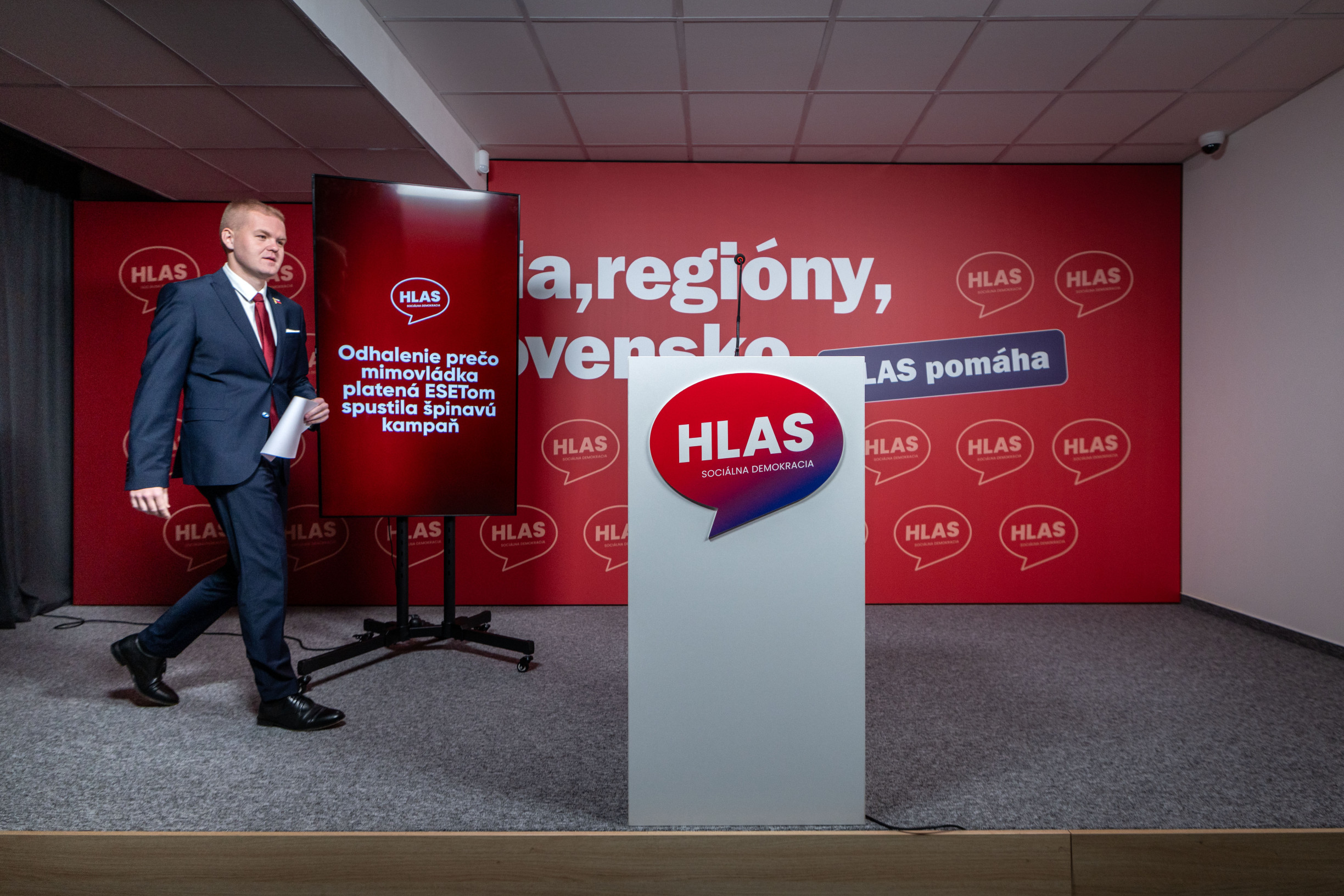 Hlas + Republika: niektorí členovia komunálne koalície nevylučujú, Bystričania pripomínajú čierne zástavy k&nbsp;SNP