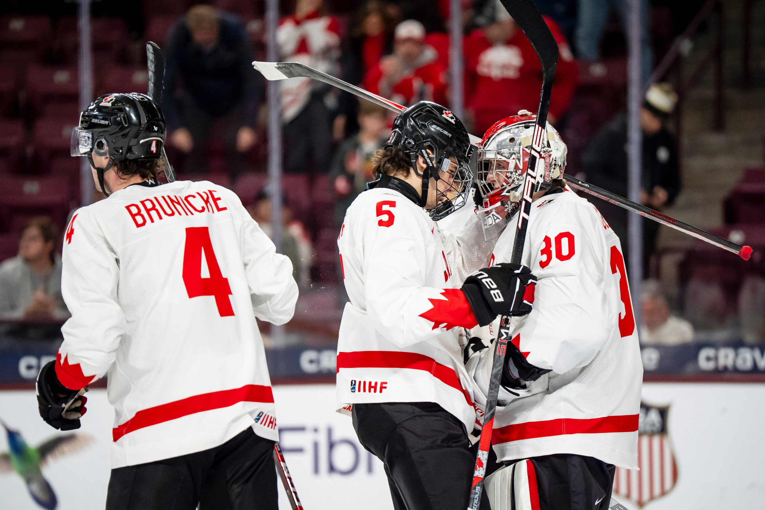 Nezvládli rivalitu s Čechmi a Lotyš nimi pohrdol. Hviezdy Kanady na MS nerobia dobrý dojem na ľade ani mimo neho