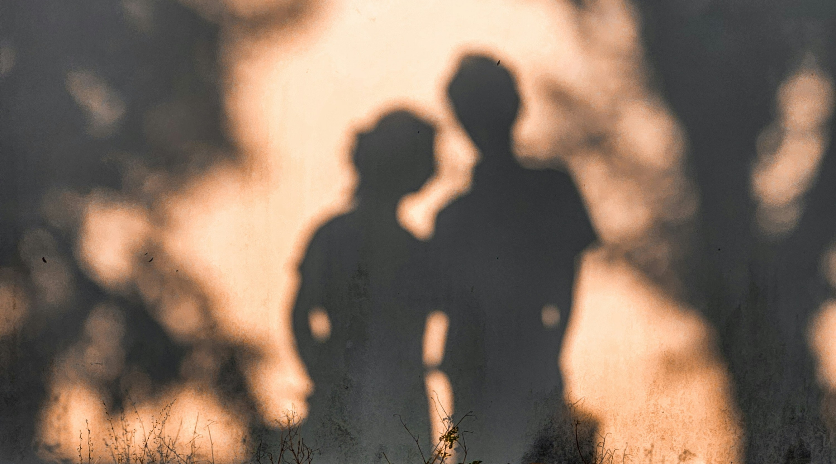 Zdá sa, že zamilované fotografie s partnermi vyšli z módy (Víkend bez politiky)