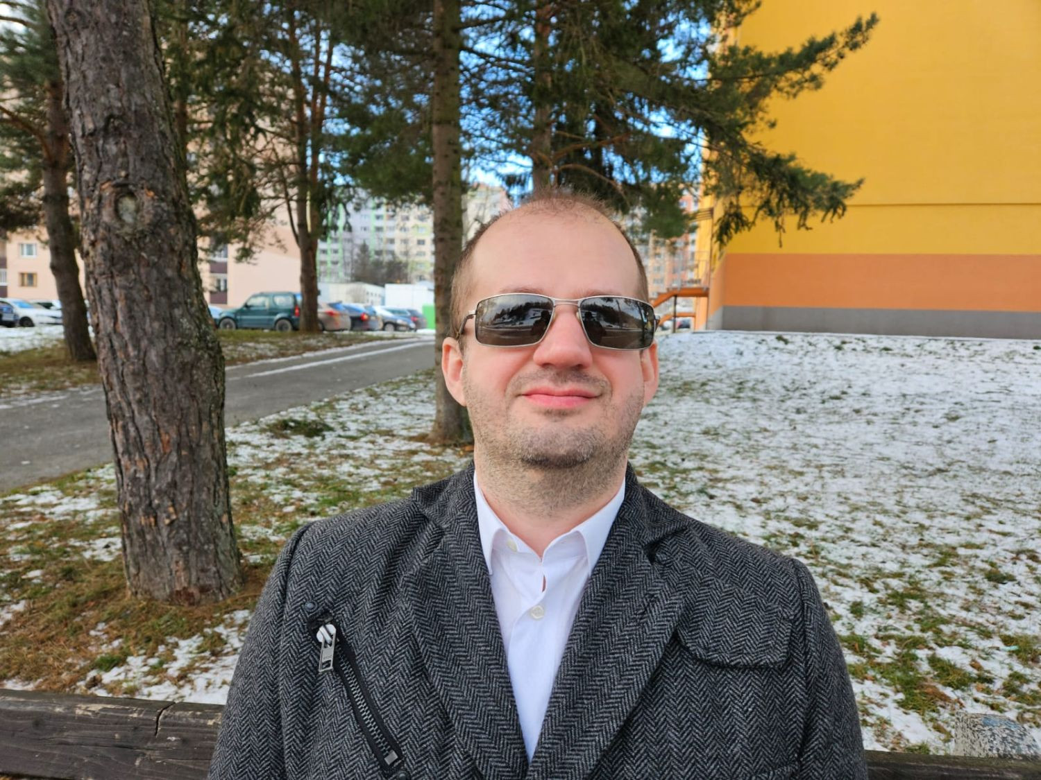 Nevidiaci Michal Tkáčik od troch rokov vyrastal na internáte: Naše bežné školy nevidiacich nevedia pripraviť na život