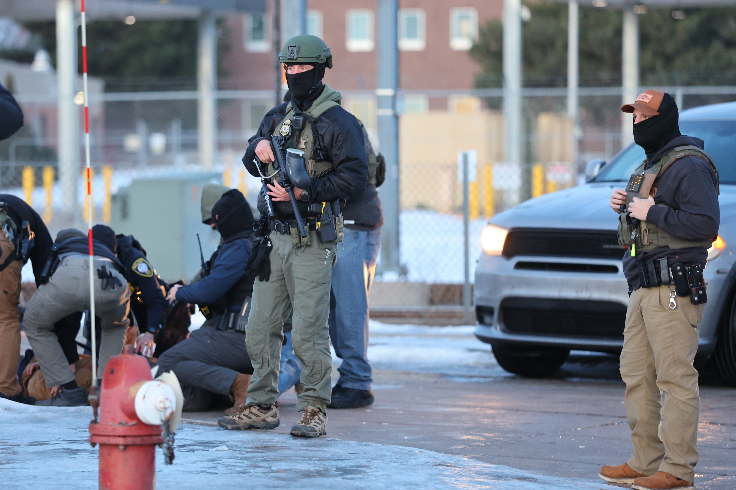 Nie sú policajti ani vojaci, na akciu môžu nasadiť aj vrtuľník. Čo robia agenti ICE v amerických uliciach