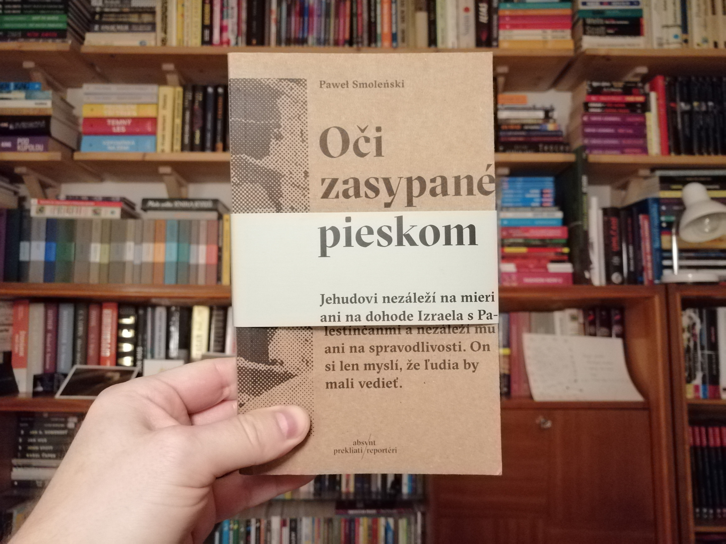 P. Smoleński: Oči zasypané pieskom (Čitateľský denník 1/2026)