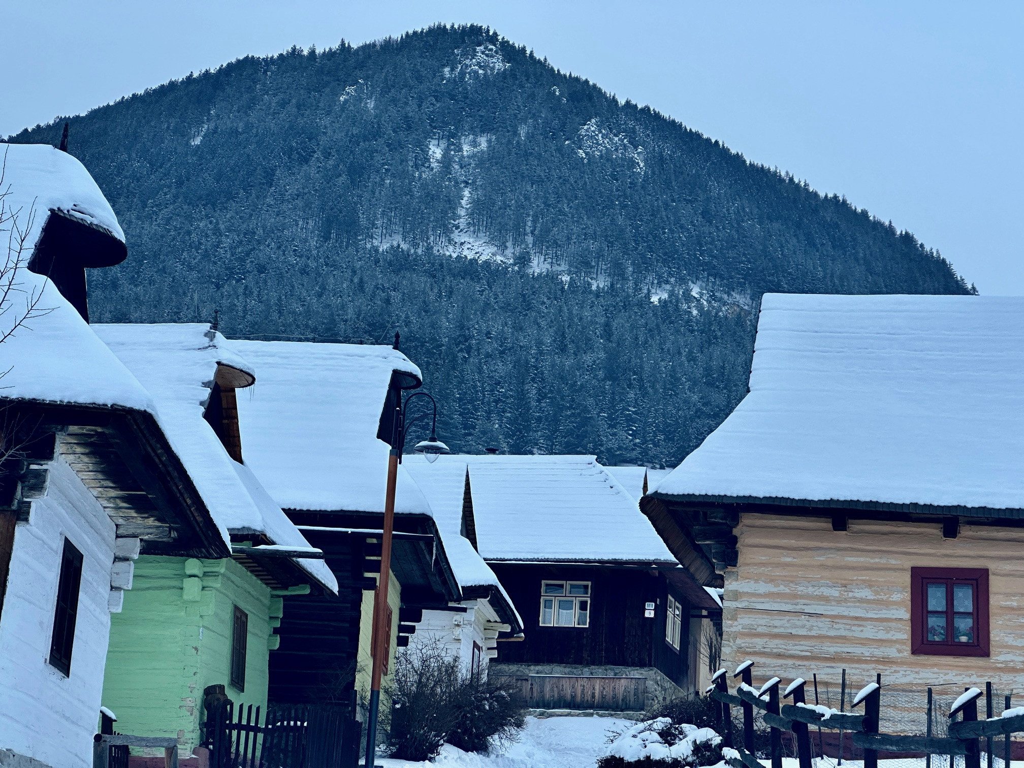 Vymažte nás zo zoznamu UNESCO, žiadajú poslední Vlkolínčania. Ich živá dedina sa mení na mŕtve múzeum v prírode