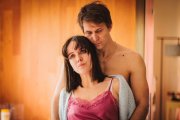Najprv písala ľahšie knihy, postupne však temneli, vraví producentka seriálu o zavraždenej spisovateľke Simone Monyovej