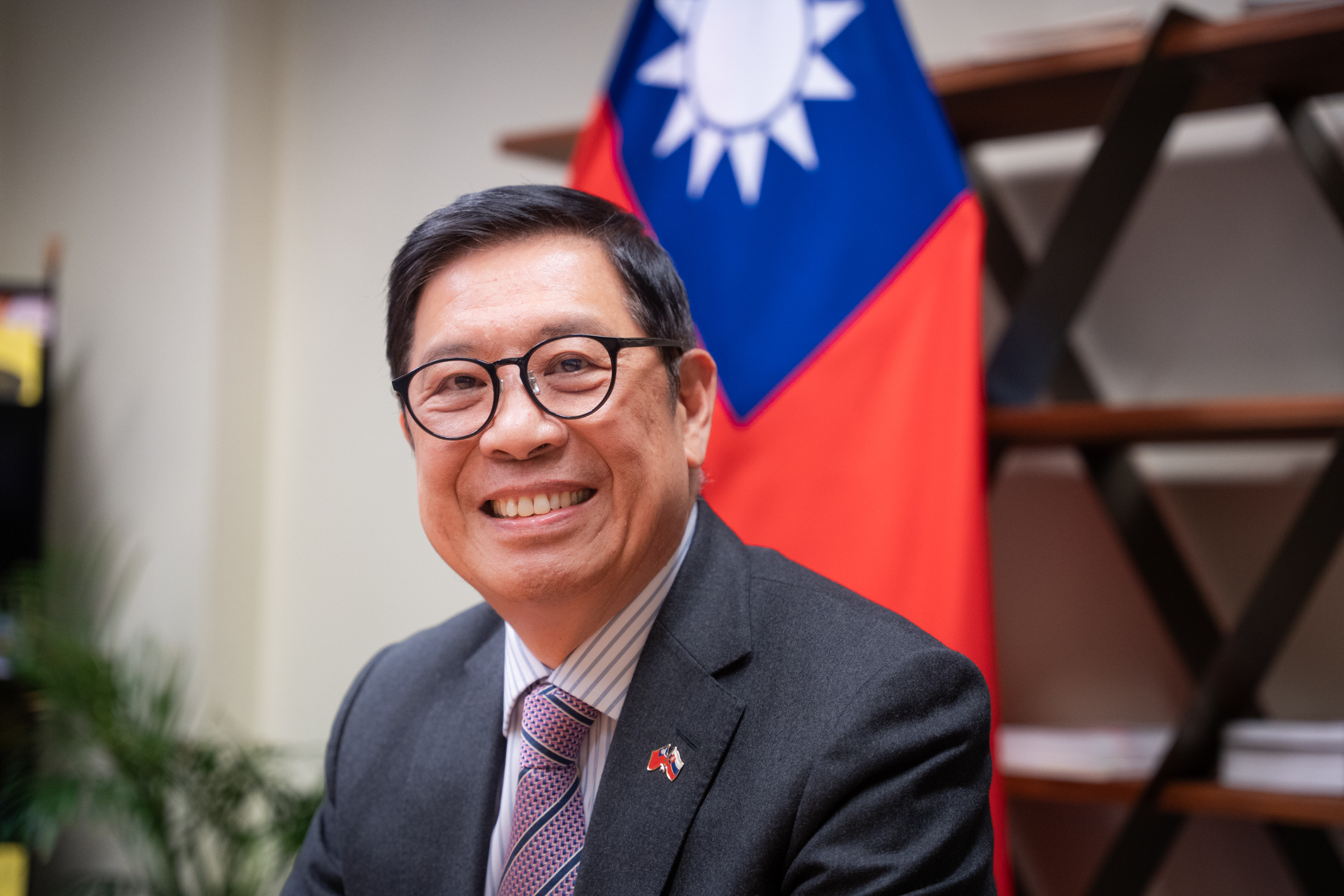 Otec mi povedal, že z Taiwanu už nemáme kam utiecť, musíme ho ubrániť, hovorí zástupca ostrova na Slovensku