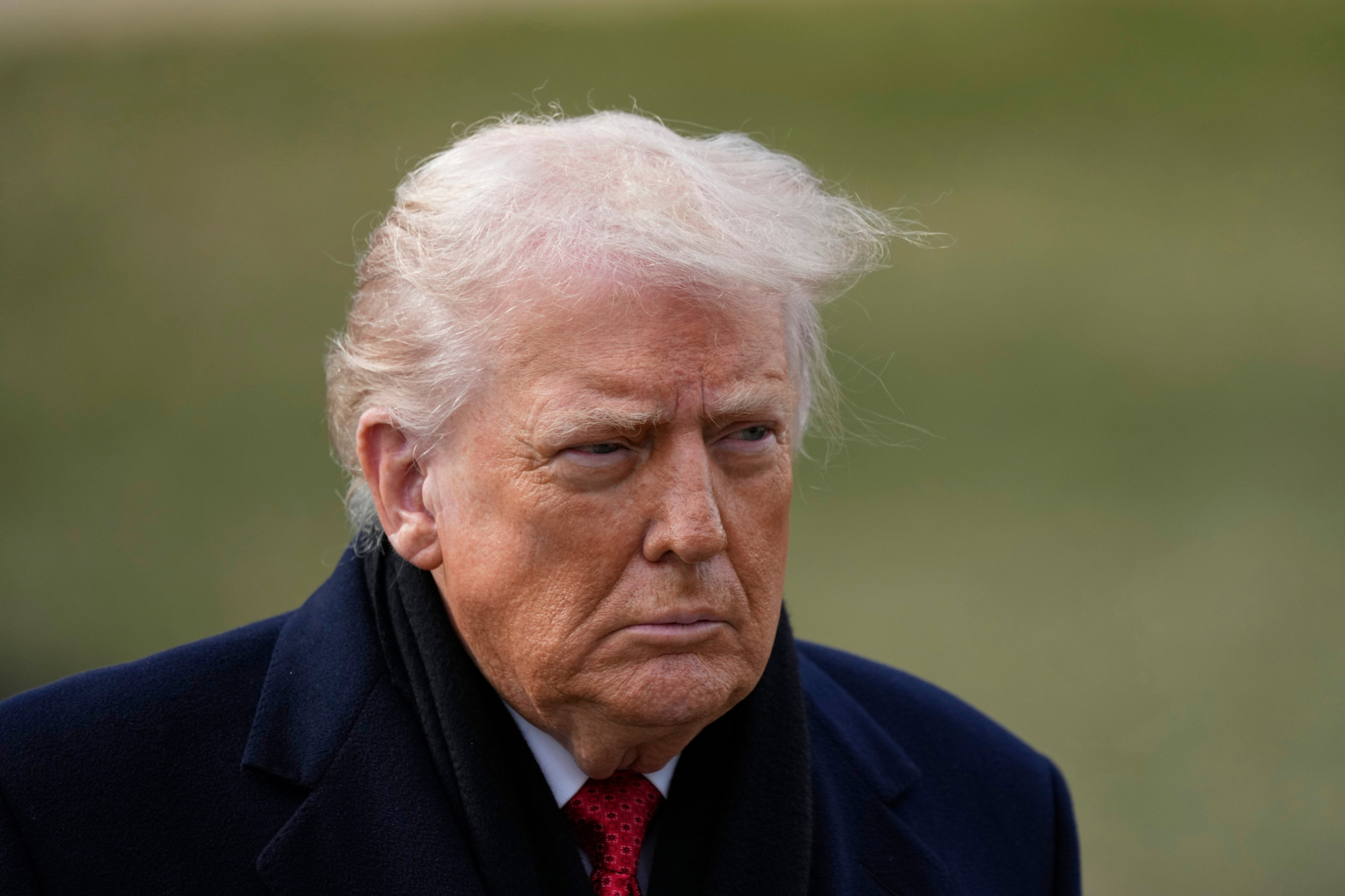 Trumpov svet (364. deň): Presadí Macron tvrdú odvetu? Zastaví Trumpa kongres? Päť otázok po najnovších vyhrážkach Európe