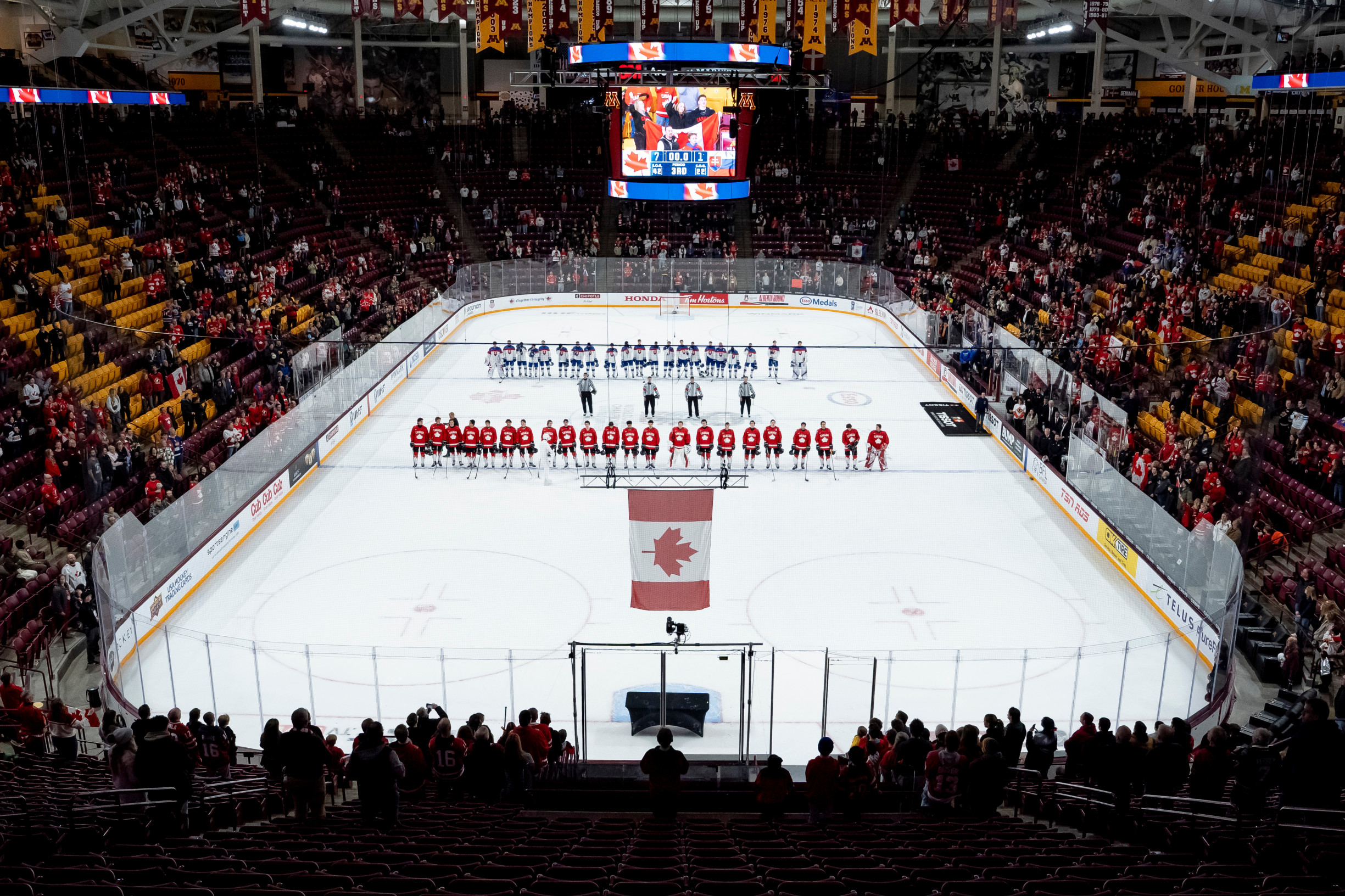 Športový newsfilter: Porátajte štadióny a výhra nad Kanadou sa javí ako zázrak. Ako je však možné, že to Česi dokážu?