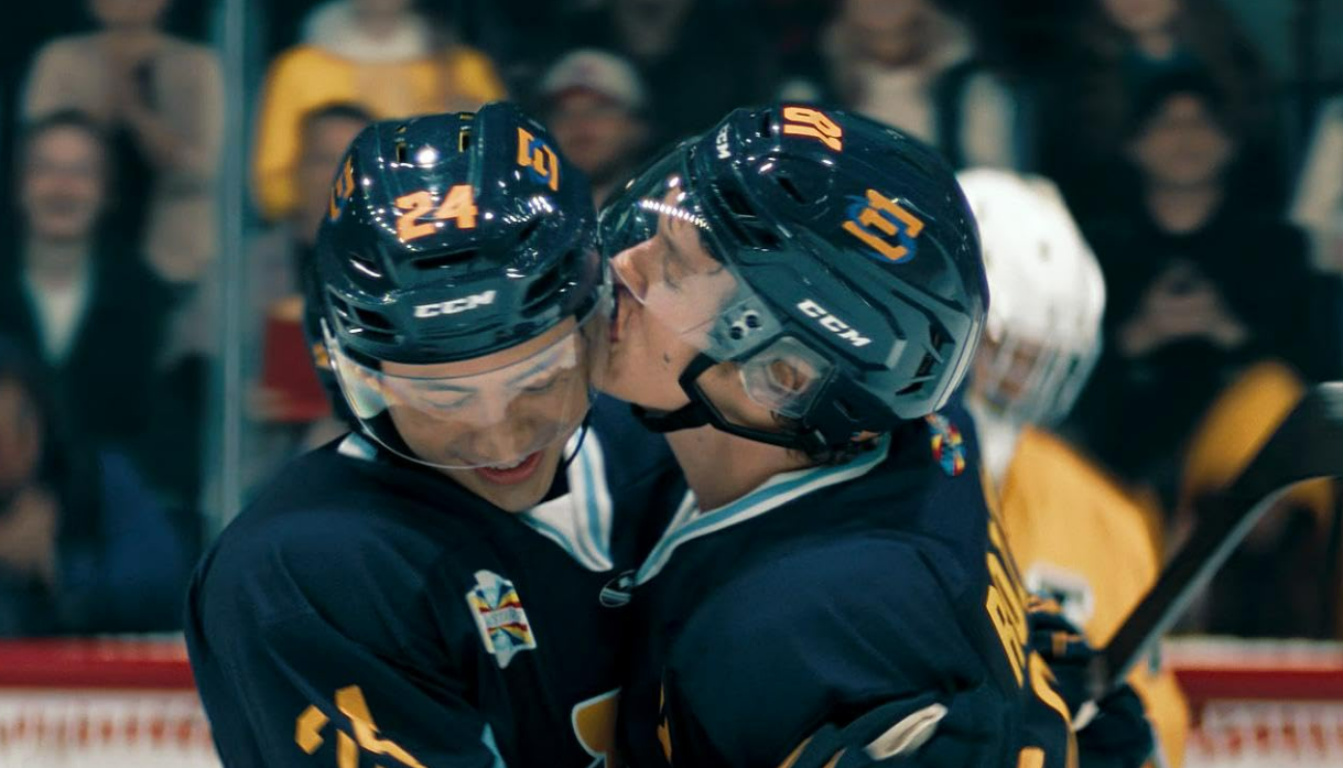 „Sexy, nadržaný a zábavný.“ Prečo seriál Heated Rivalry o kvír hokejistoch ohúril aj ženy a ľudí s autizmom?