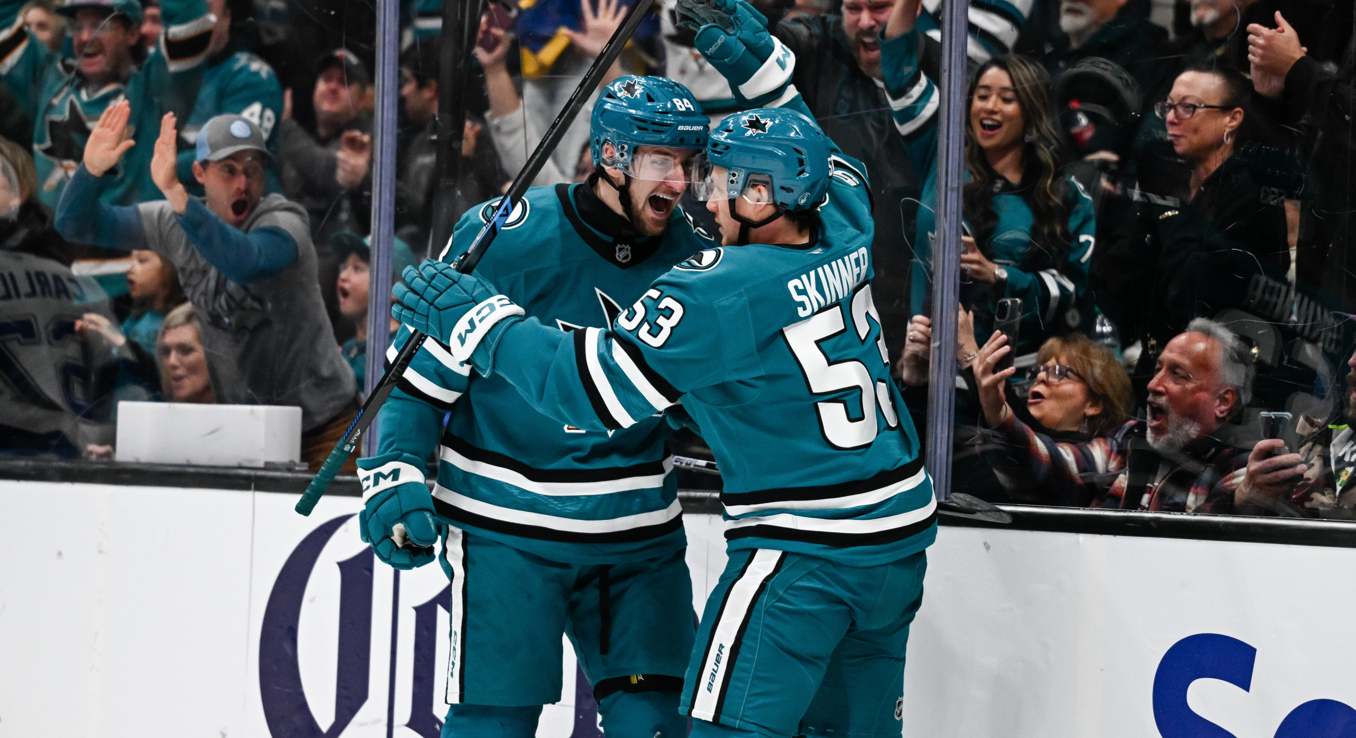 Ráno s NHL: Regenda strelil hetrik za 9 minút na ľade. Nezabudnite ho poslať späť na farmu, píšu fanúšikovia