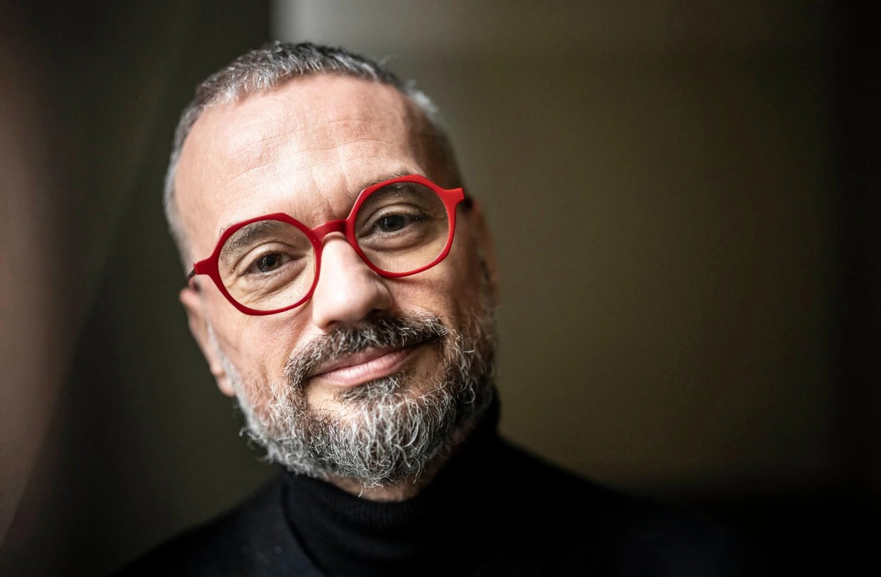 Život v páre bude prevažovať, ale nie je to jediná správna cesta, hovorí párový terapeut Honza Vojtko