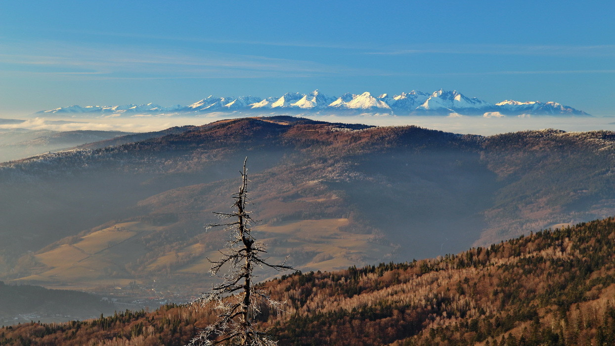 Hiking Basecamp: Zimná turistika vo Volovských vrchoch, bežkovanie v Beskydách a skialp či ľadové lezenie v Tatrách