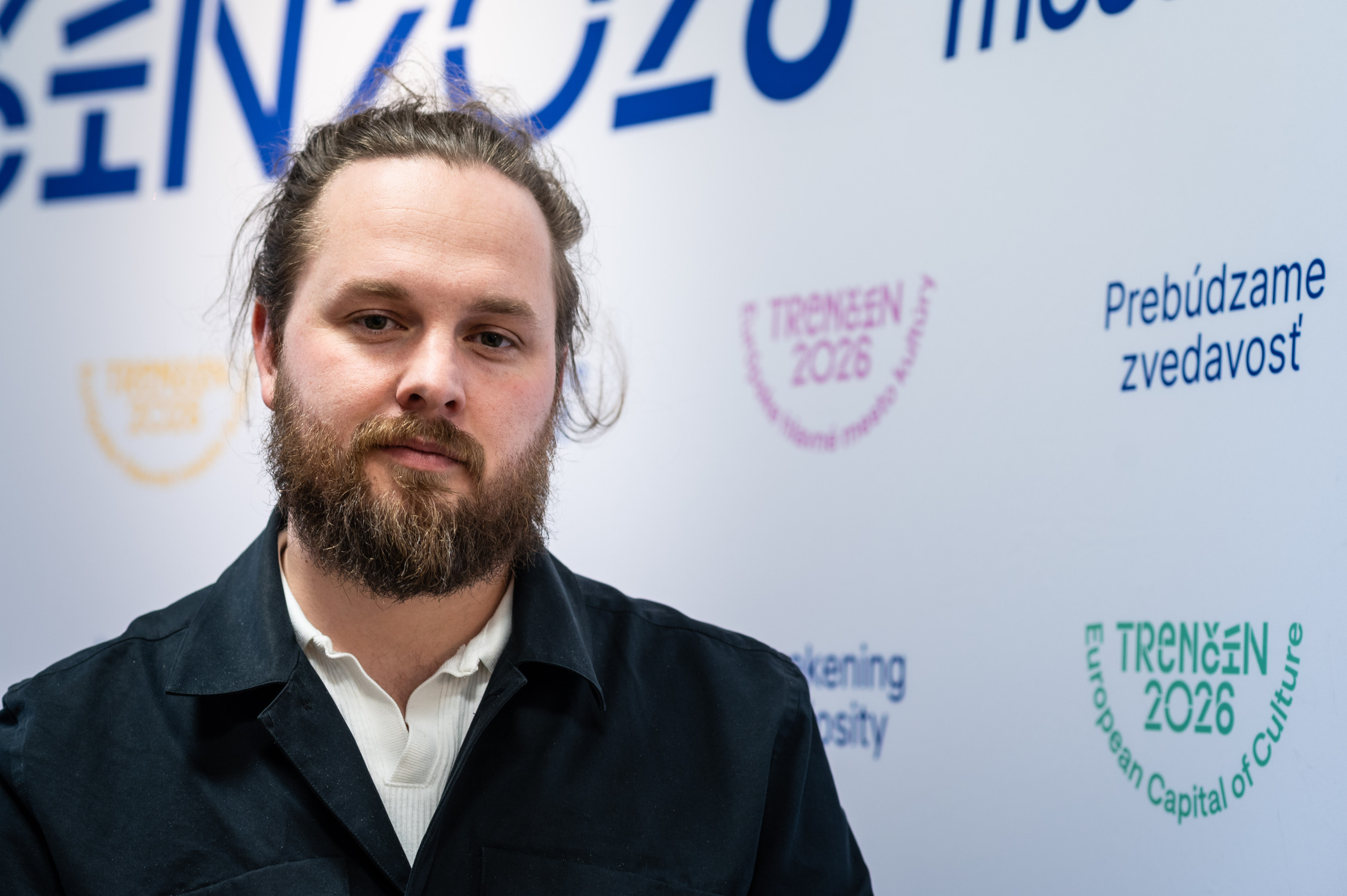 Chceme, aby si ľudia odniesli silný kultúrny zážitok – nie spomienku na to, že niekto niekoho vypískal, hovorí riaditeľ EHMK Trenčín