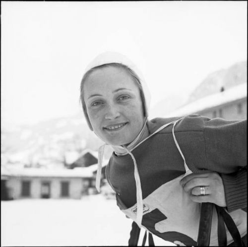 Dvakrát sa vrátila k&nbsp;športu po pôrode. V&nbsp;Cortine pred 70 rokmi prvýkrát skladala olympijský sľub žena