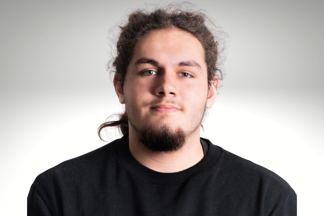 Deti sa so mnou do piatej triedy nekamarátili, lebo moja mama je Rómka, hovorí Peter Urban o anticiganizme na Slovensku