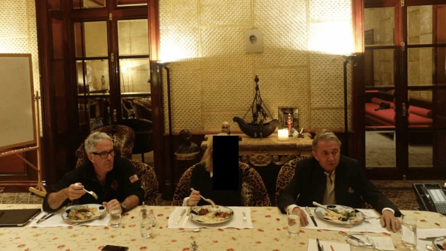 Lajčákových kamarátov z Epsteinových spisov vyšetruje nórska polícia, posielali aj spoločnú fotku z Bratislavy