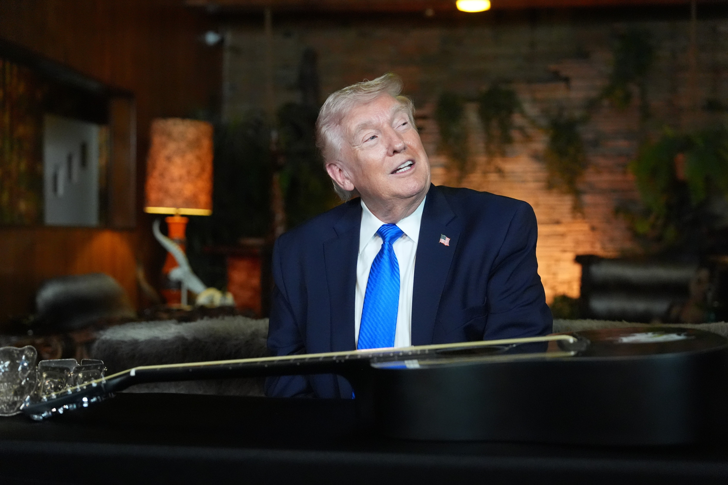 Trumpov svet (428. deň): Odložená hrozba Iránu aj koniec veterných elektrární pri Kalifornii. Pre Trumpa je ropa na prvom mieste