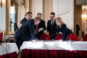 Newsfilter: Hlas odmieta Ficov nátlak, nevýhodný obchod si má podpísať sám