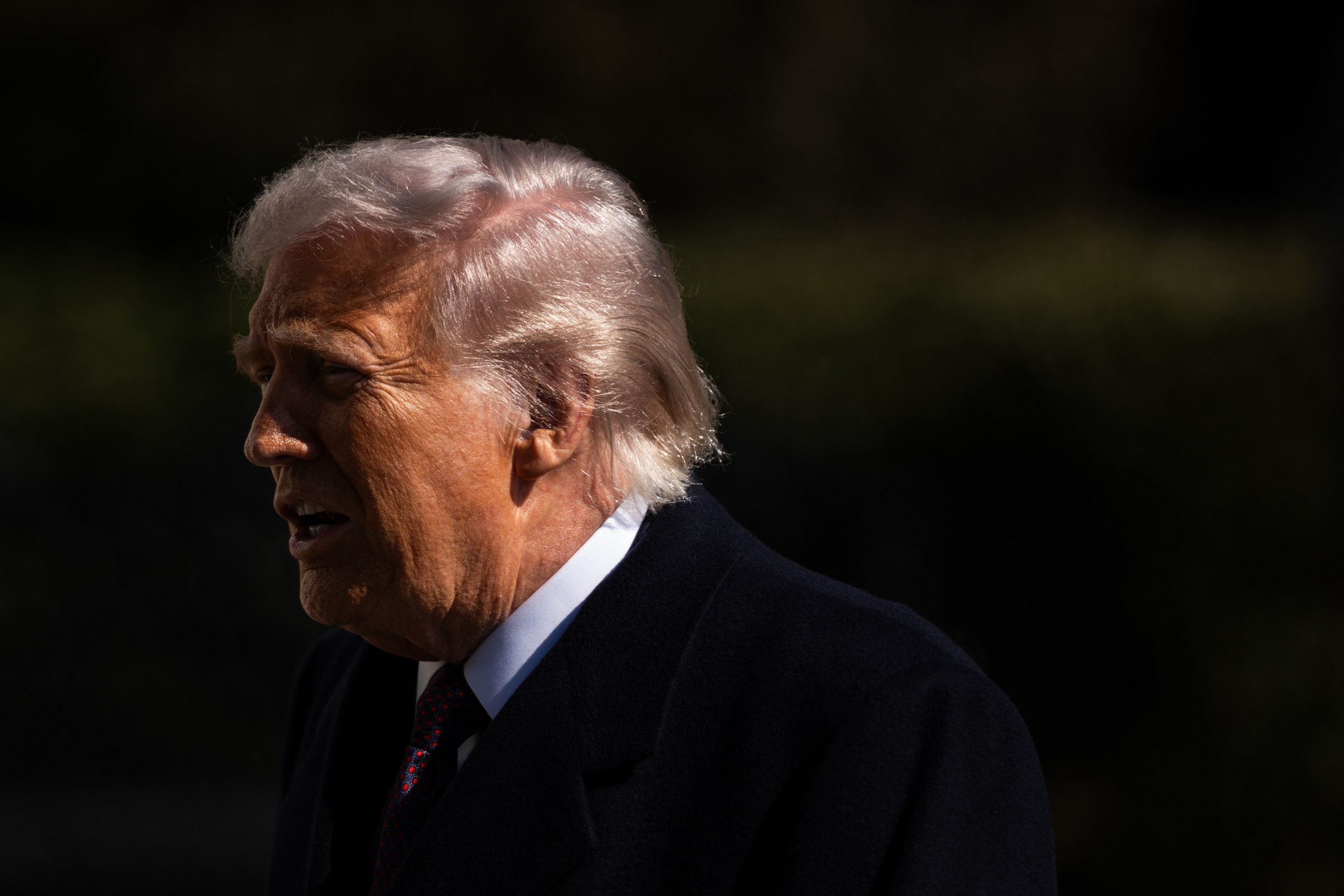 Poďme do toho vo veľkom, presviedčal ho Vance. Opisujeme, ako sa Trump rozhodol zaútočiť na Irán (čítanie z The New York Times)