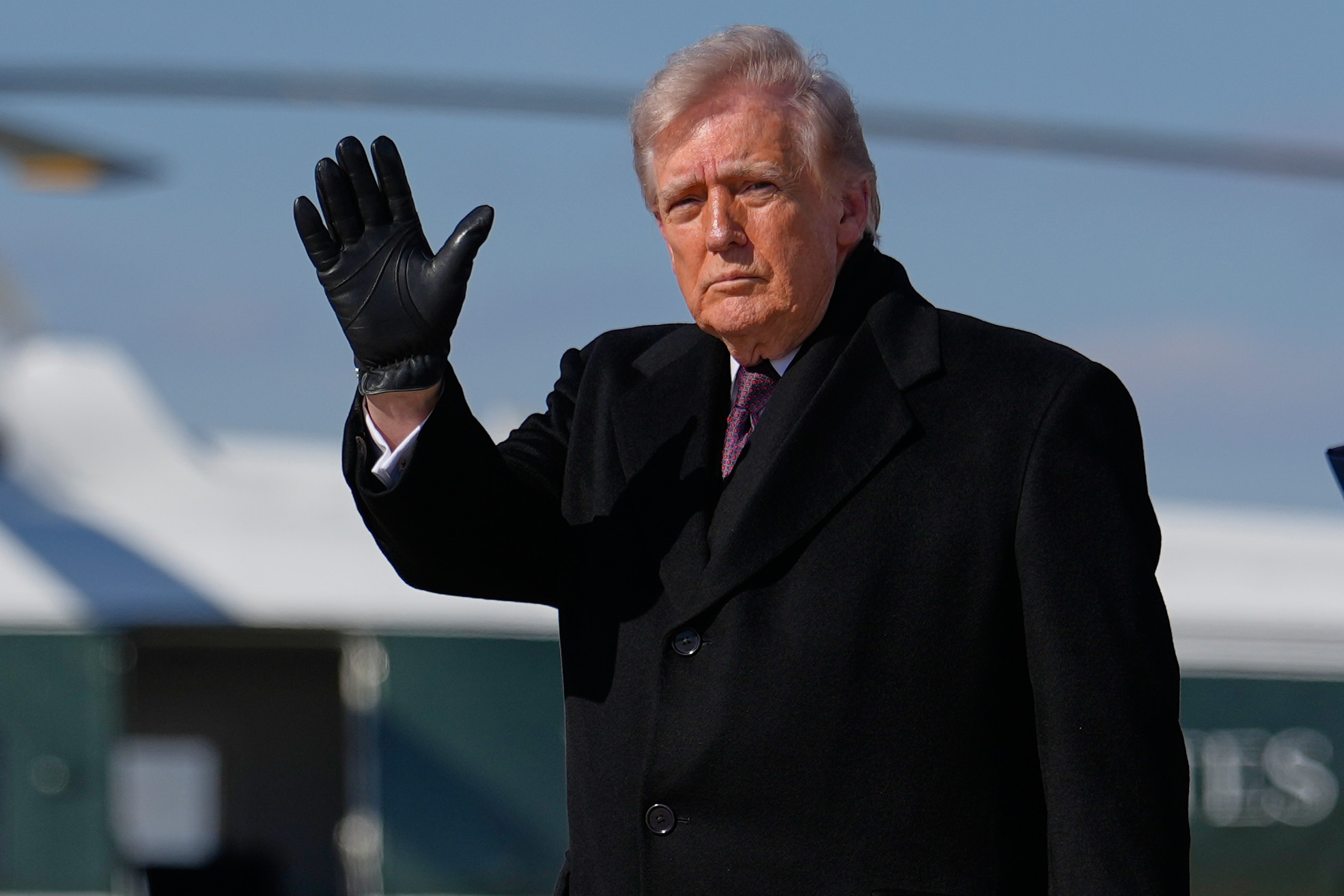 Trumpov svet (423. deň): Biely dom sa zľakol útokov na najväčší komplex LNG na svete, Trump sa Iránu vyhráža odplatou