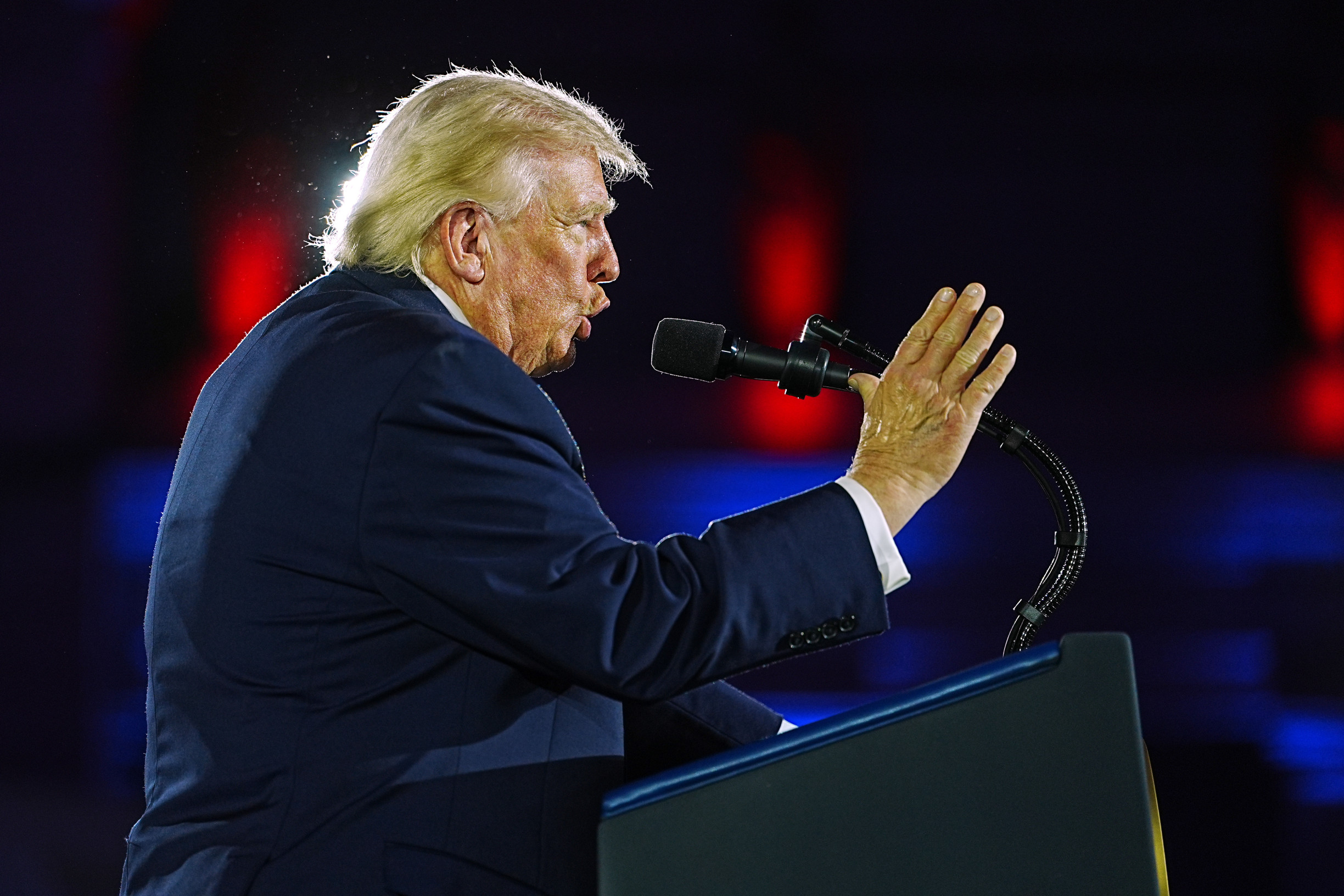 Trumpov svet (434. deň): Začína Biely dom nudiť vojna v Iráne? Ďalšia na rade je Kuba, hovorí