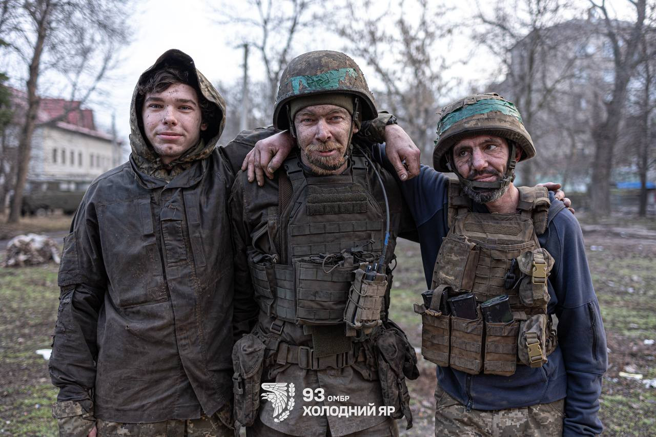 Vývoj bojov (1492. deň): Ruskí blogeri vyvracajú fámy o útokoch z územia NATO a píšu o zablokovaných námorných trasách