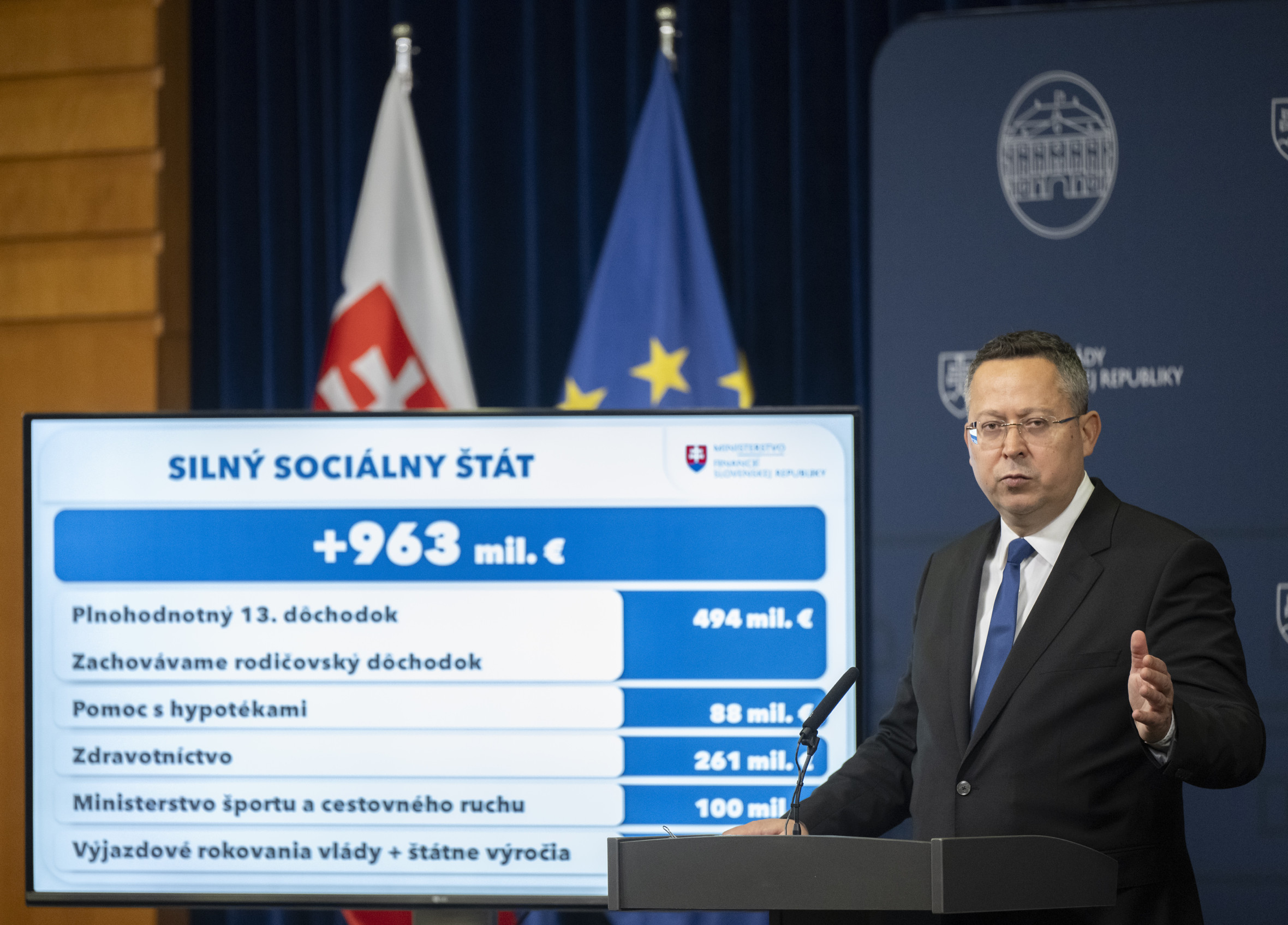 Ekonomický newsfilter: Banky prevzali predvolebný sľub Smeru