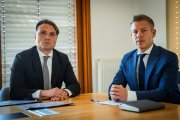 Péter Magyar sa chystá na Slovensko, s Lászlóom Gubíkom hovoril o Benešových dekrétoch aj dotáciách