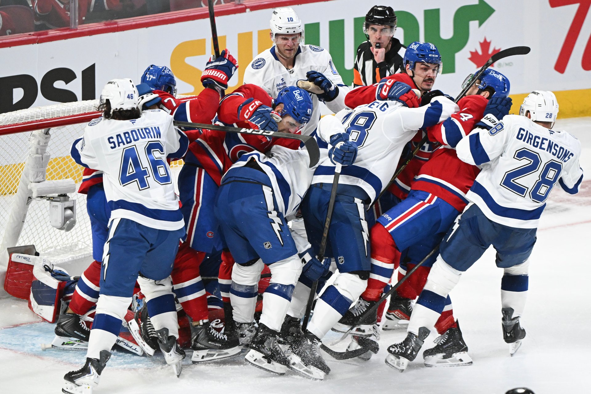 Ráno s NHL: 25 hráčov odíde s monoklom. Tampa prijala rolu zloduchov a všetko sa točí okolo Hagela