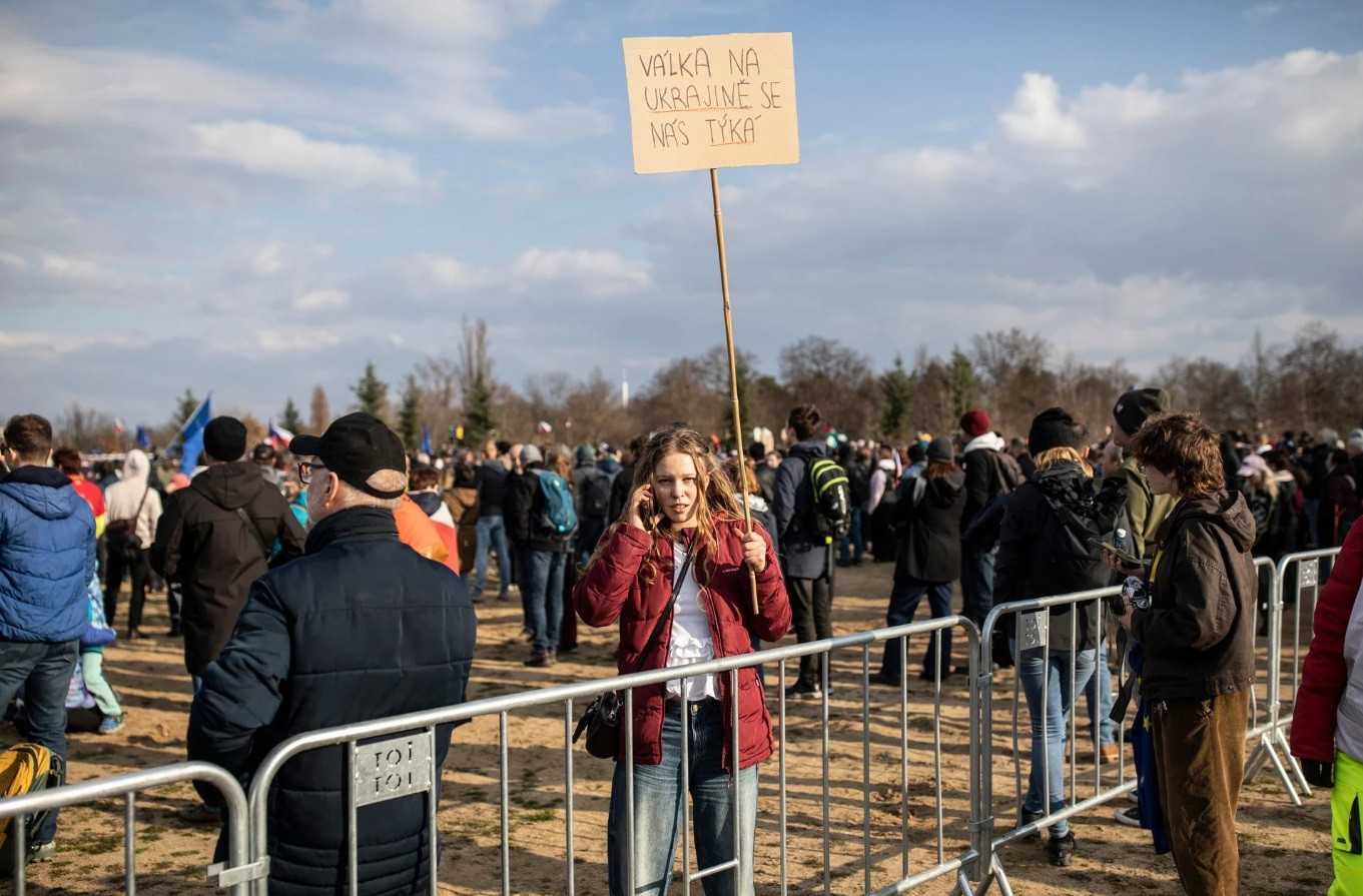 Namiesto telefónu nosím v ruke časopis. Ako nestrácať nádej v čase geopolitickej úzkosti