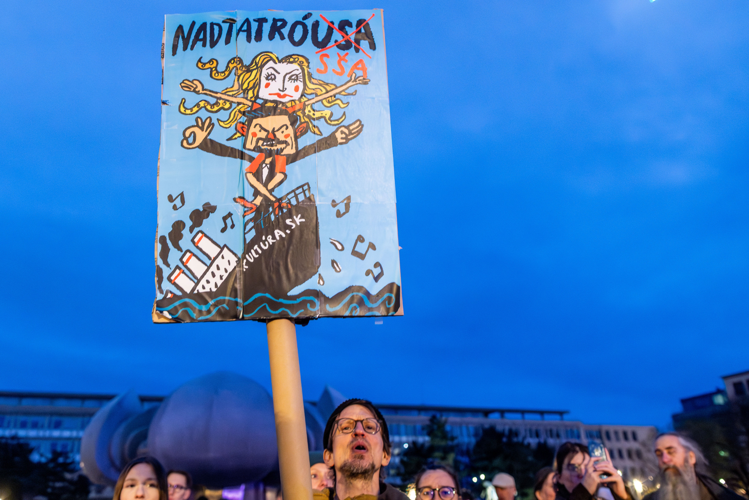 Meč ukutý v novembri 1989 bude znovu zlomený