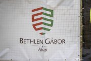 Orbánova vláda ešte pred voľbami rozdelila peniaze na futbal či propagandu aj na Slovensku