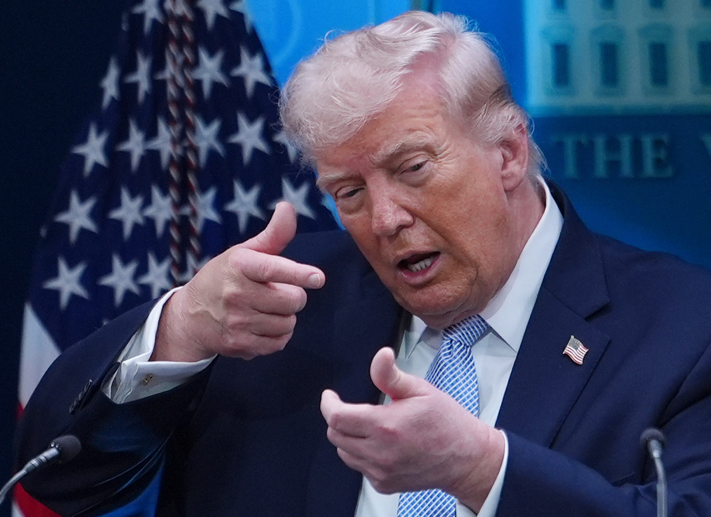 Trumpov svet (444. deň): Prímerie s Iránom má trhliny, Trump posiela na rokovania J. D. Vancea