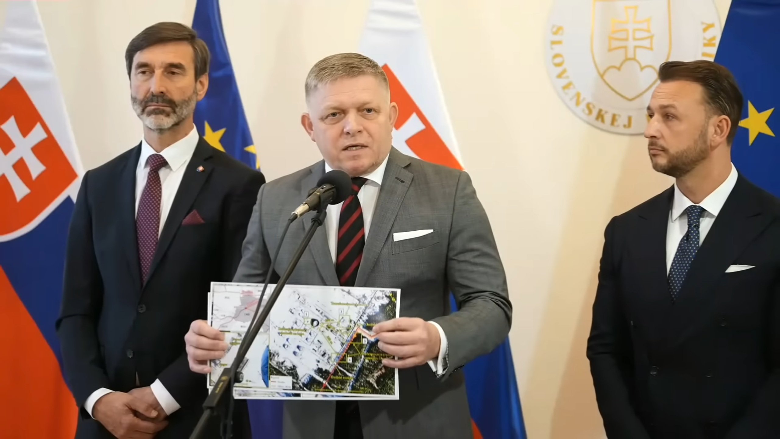 Orbán pred voľbami čelí zahraničnej podpore i domácim škandálom, strana Tisza zužuje jeho náskok