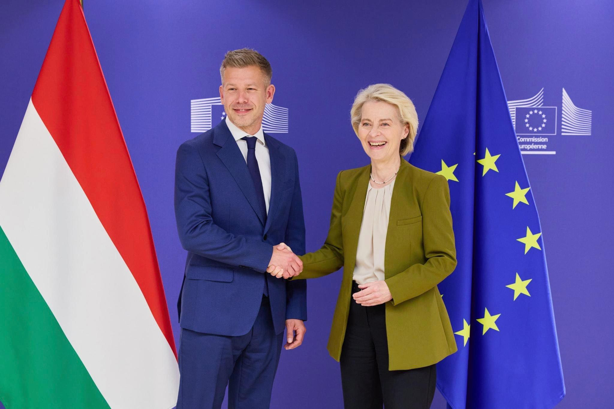 Zmrazené eurofondy. Maďarsko sa z&nbsp;chýb poučilo, Slovensko ich začína opakovať