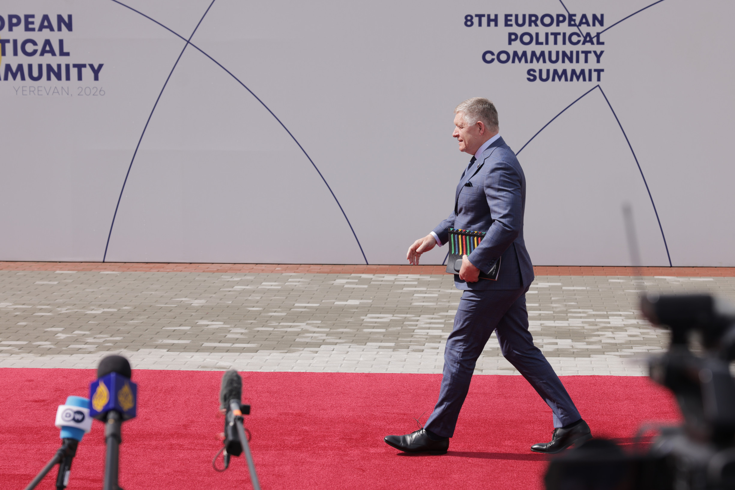 Technicky je Robert Fico už na konci (do psej matere)