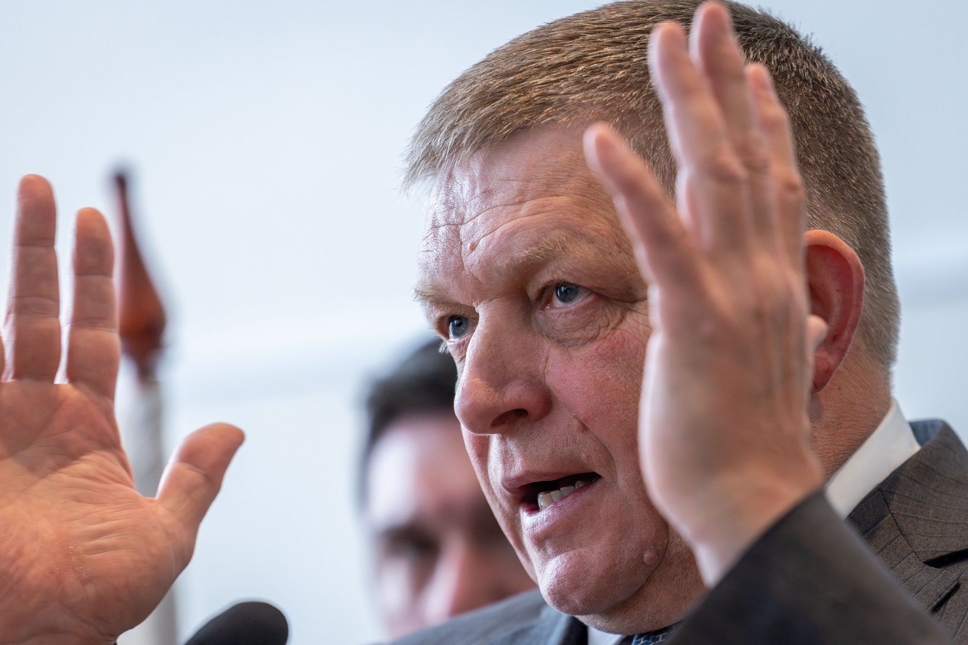 Ospravedlňte sa, vyzval Fico kontrolórov, ktorí pokutovali za „langos“. Potvrdil, že kancelár Merz nepríde