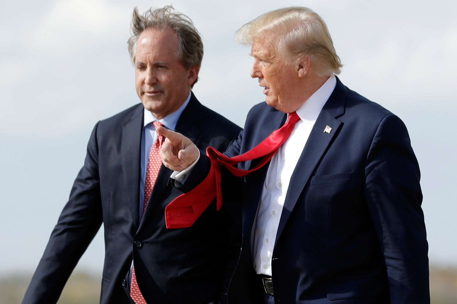 Trumpov svet (492. deň): Demokrati sa tešia, v texaských primárkach vyhral Trumpom podporovaný kandidát hnutia MAGA