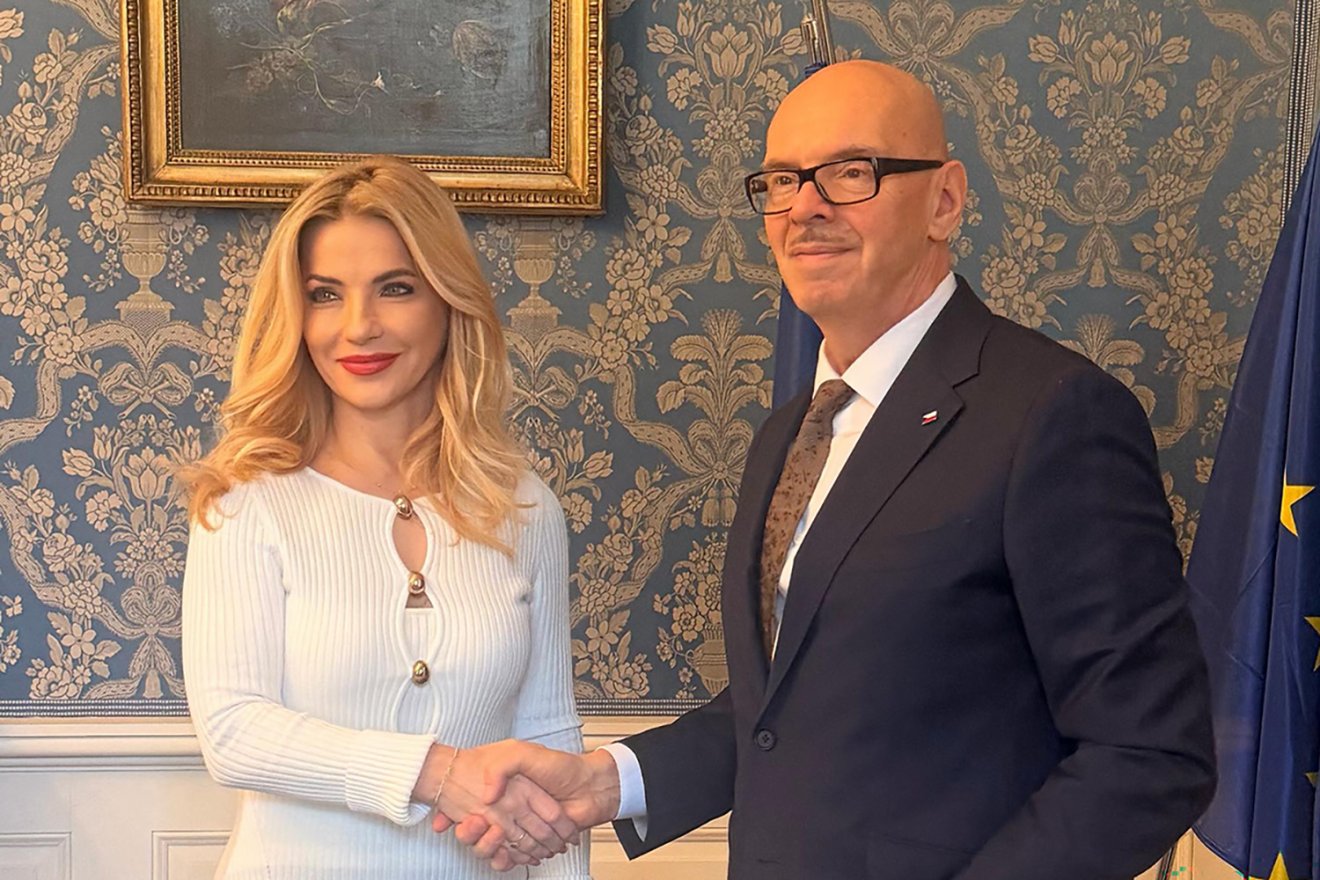 Česi nechcú skončiť ako Slovensko. Tisíce ľudí v uliciach bránia verejnoprávne médiá