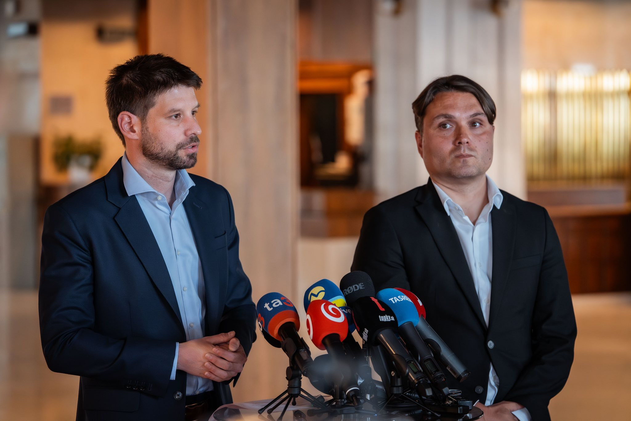 „Dostávame o PS šokujúce otázky.“ Nová stratégia M