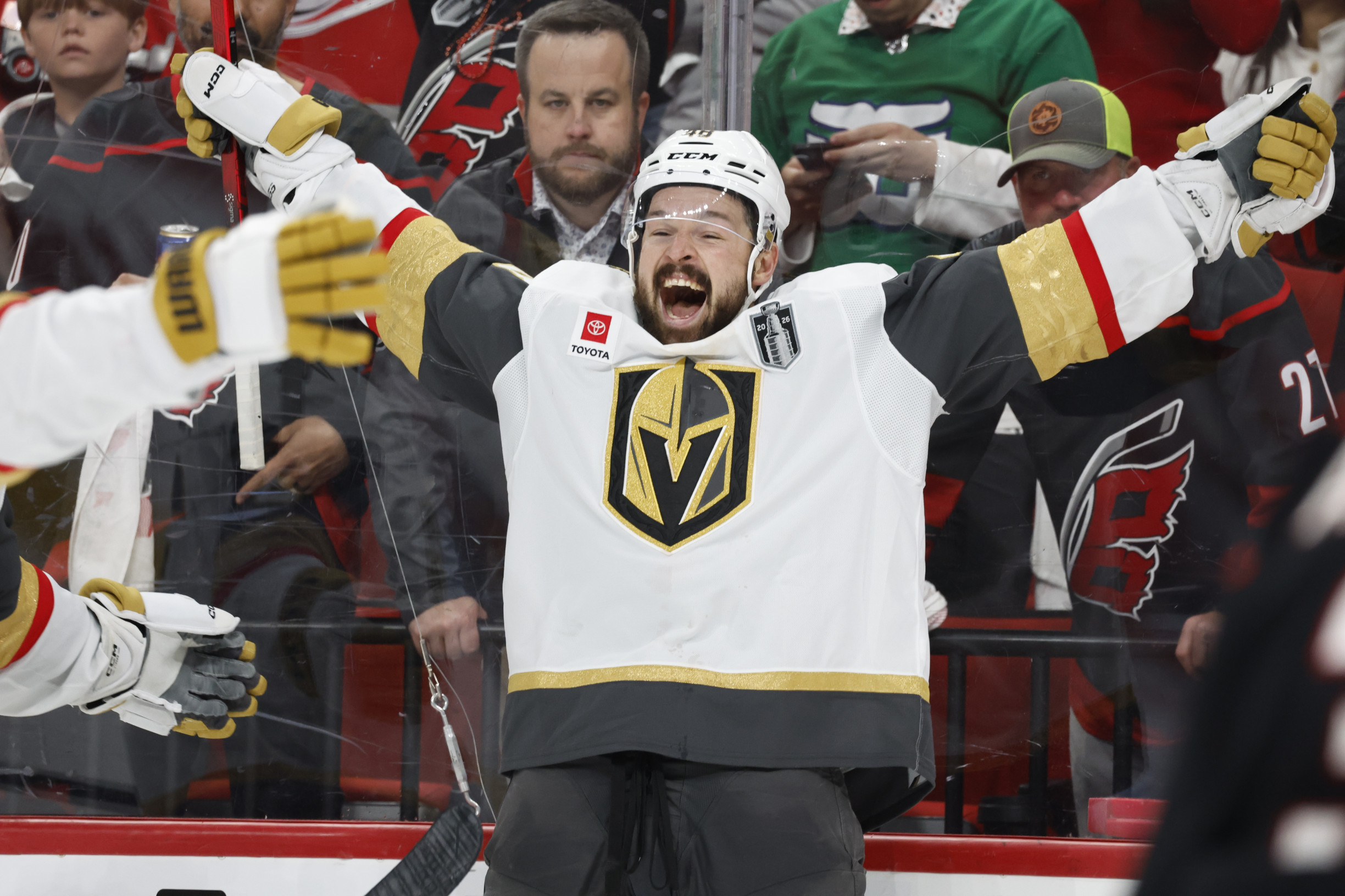 Ráno s NHL: Vegas nezlomil ani kontroverzný výrok rozhodcu. Prvý zápas ukázal, čo rozhodne o Stanleyho pohári
