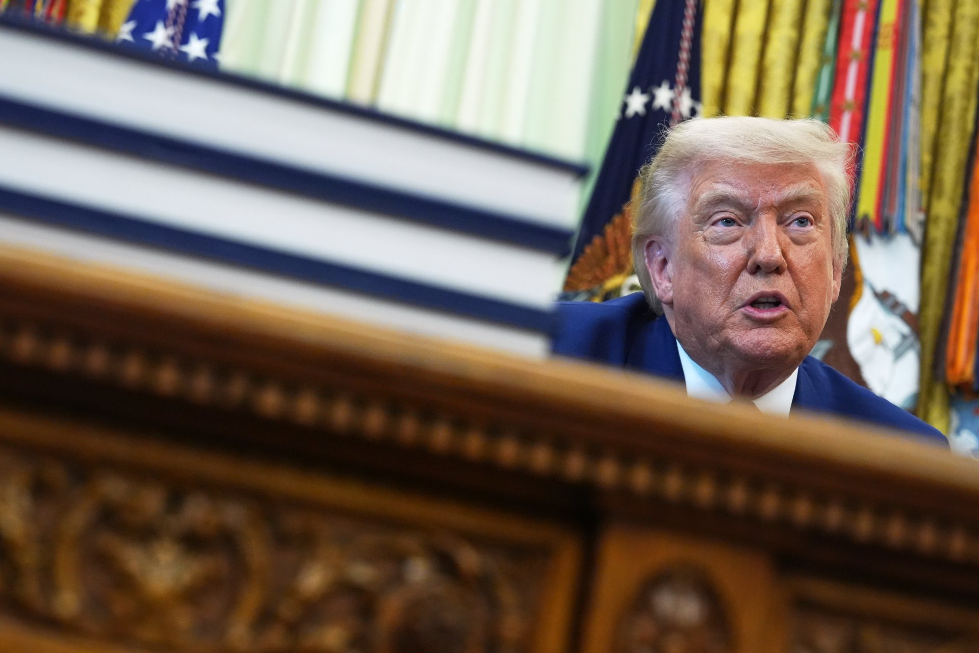 Blízky východ v kríze: Chameneí vyhlasuje víťazstvo, Izrael odmieta opustiť hrad Beaufort a rokovania s USA sprevádza chaos